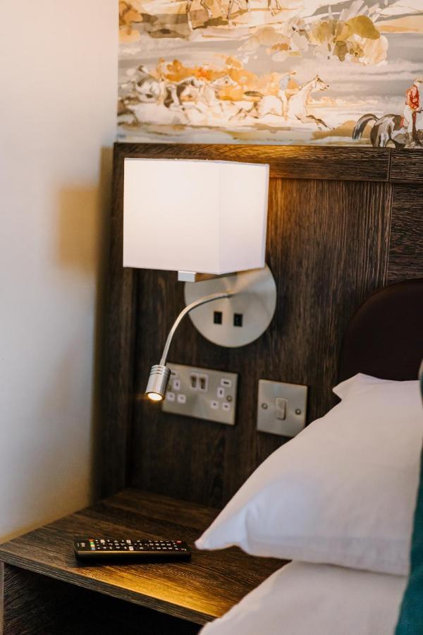 The Bull Hotel Стоуни Стратфорд Екстериор снимка