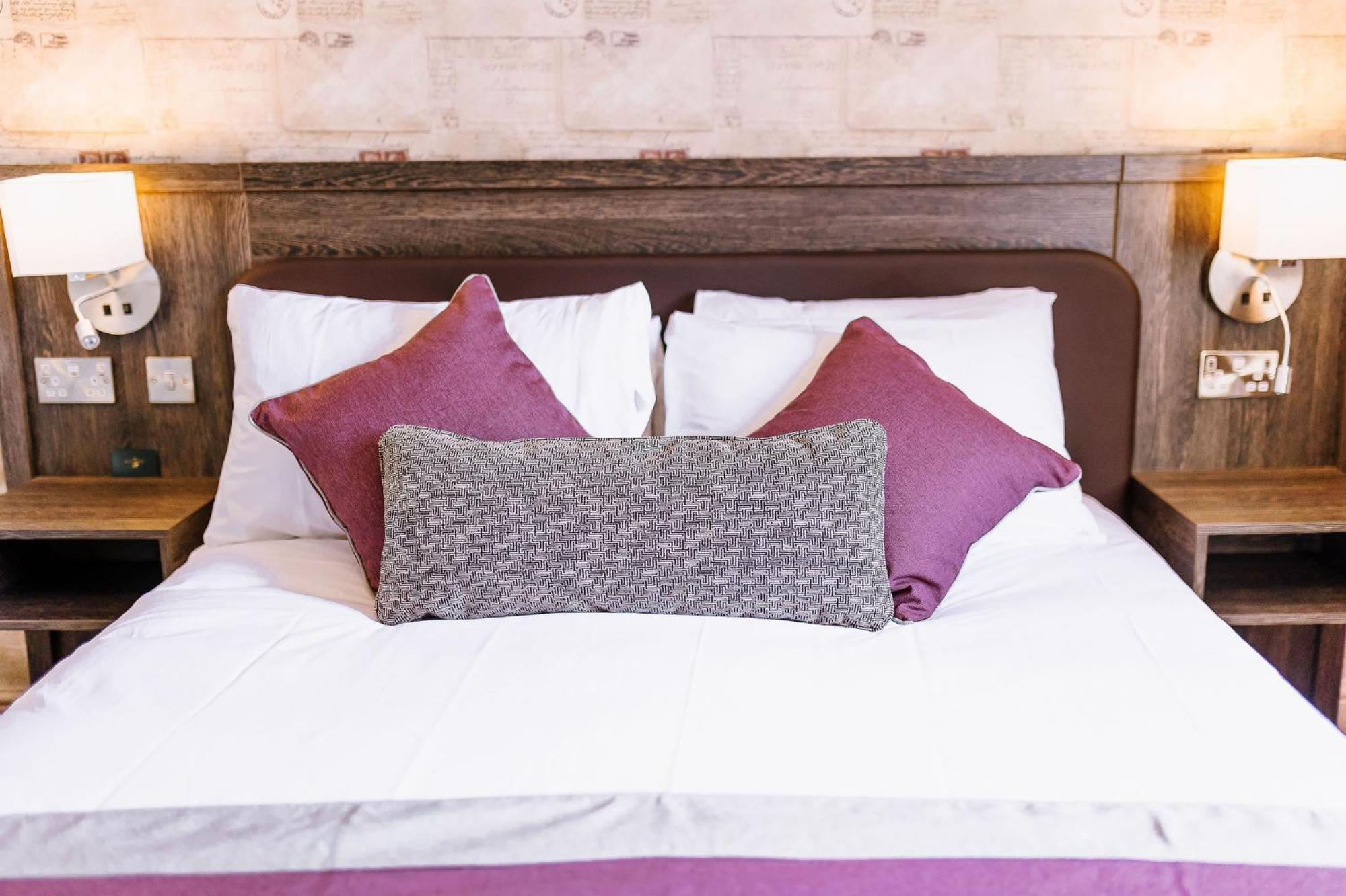 The Bull Hotel Стоуни Стратфорд Екстериор снимка