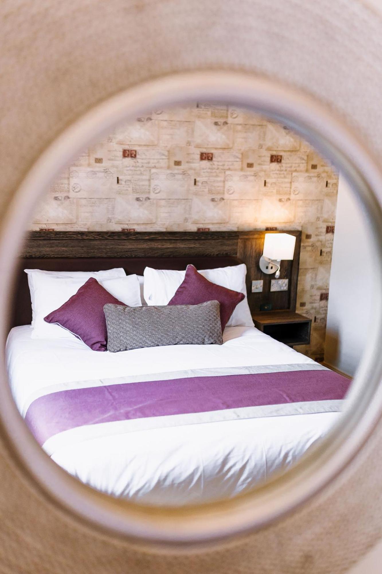 The Bull Hotel Стоуни Стратфорд Екстериор снимка